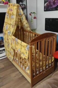 Postýlka Drewex Kolorino včetně včetně matrace a nebes