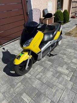 Yamaha 250 xmax skutr