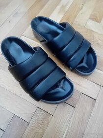 Dámské boty velikosti 36, koženkové, černé