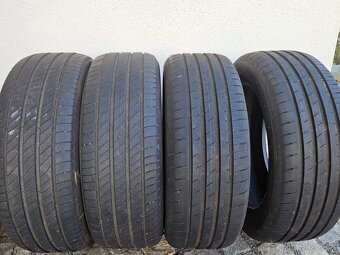 Prodám letní pneu 215/55 R17 2ks Michelin, 2ks FULDA