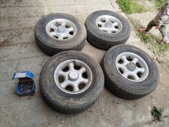 235 75 R15 originál Pajero 2