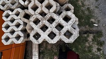 Zatravňovací tvárnice 60x40x8 cm betonové