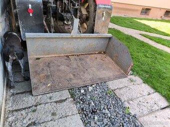 Nesená bedna za traktor
