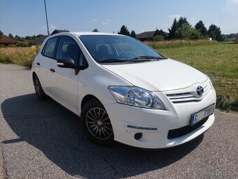 Toyota Auris 1.4 D-4D m.2013 jen 159000km