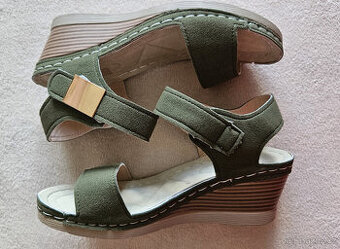 Nové dámské sandálky, sandály, sandále na klínku, 40, khaki