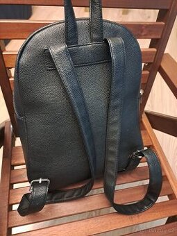 Dámský batůžek černý. Dobrý stav