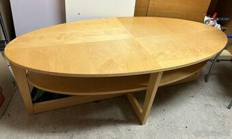 oválný konferenční stůl