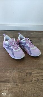 Nová sportovní obuv - Medicine