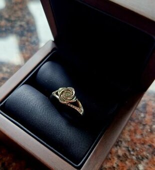 Zásnubní prsten s brilianty