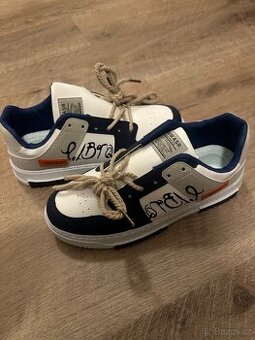 Prodám tenisky, velikost 39, úplně nové.