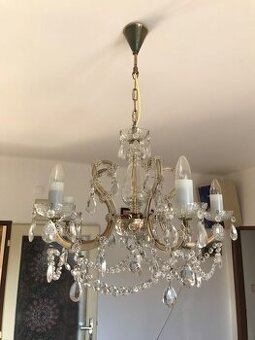 KŘIŠTÁLOVÝ LUSTR +  NÁSTĚNNÁ LAMPIČKA