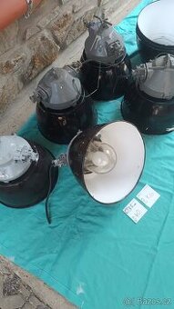 industriální lampa smaltovaná, litinová