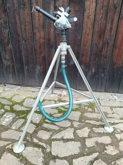 OTOČNÝ ÚDEROVÝ POSTŘIKOVAČ PUK