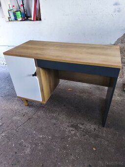 Dětský psací stůl