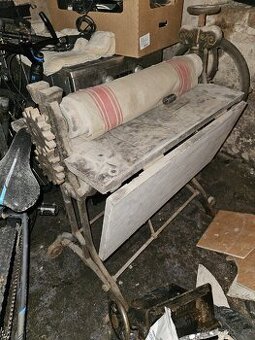 Historický starý mandl. Těžky - litina.