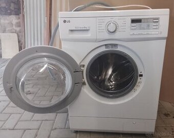 Automatická pračka LG hloubka 44 cm na 6 kg prádla