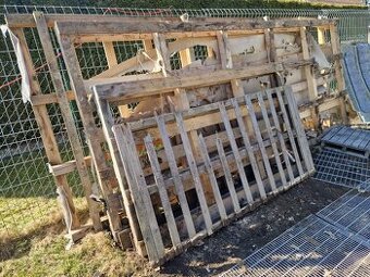 Dřevo - palety za odvoz