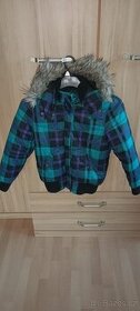 Dívčí kostkovaná zimní bunda s kapucí vel. 146