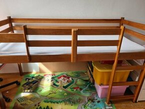 Vyvýšená dětská postel vč. molitanové matrace