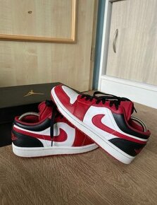 Jordan 1 low gym red