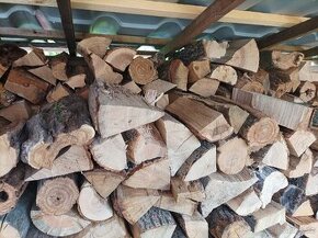 Palivové dřevo na topeni s dovozem až k Vám