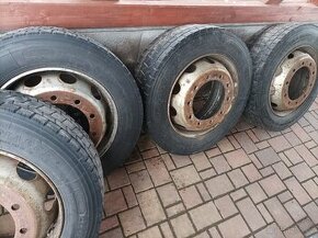 Nakladní pneu, tahač,záběrové prořez obuté 295/60/ 22,5