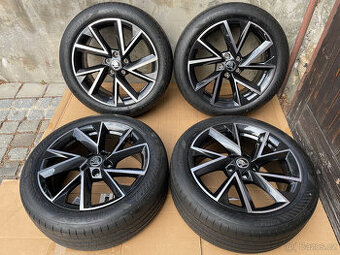 NOVÁ ORIGINÁL R18 SADA ŠKODA SUPERB III 235/45/18 R.V. 2024