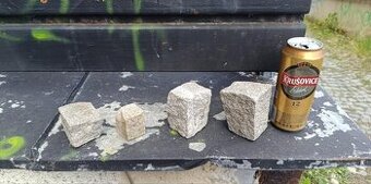 Žulové dlažební kostky – cca 200 m² – různé velikosti