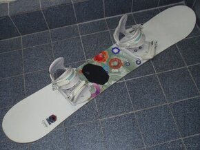 KRÁSNÝ DÍVČÍ SNOWBOARD FTWO GIPSY 147 CM+VÁZÁNÍ MONDO - 1