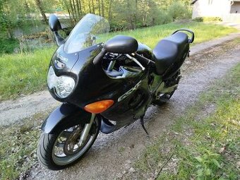 Suzuki Gsx 750F Nová STK 2029