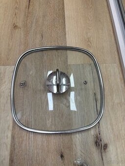 Skleněná poklice hranata průměr 26,5 cm