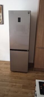 Chladnička s mrazničkou Samsung RB34T675ESA/EF stříbrná