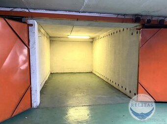 Pronájem samostatné garáže 17 m² v garážovém domě, Praha 8