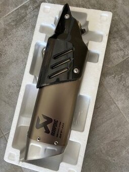 rezervováno Titanový homolog. laďák AKRAPOVIČ na YAMAHA MT10
