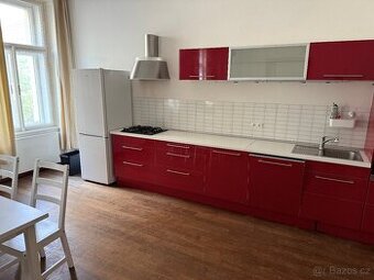 Moderní kuchynská linka se spotřebiči – TOP stav
