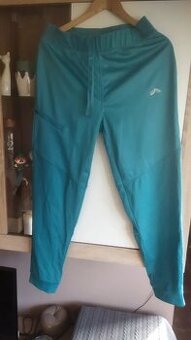 Krásné běžecké kalhoty v pase do gumy uvnitř podšité fleece