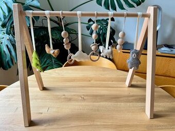 Dřevěná hrazdička