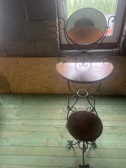 Toaletní stolek se židličkou