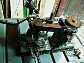 Jednoúčelový stroj (JUS) na vrtání menších rozměrů v řadách