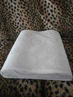 anatomický polštář 39 cm x 37 cm