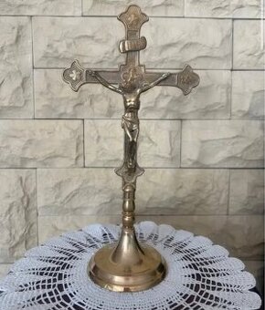 Elegantní mosazný kříž 29cm