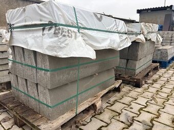 Silniční obrubník nový