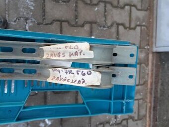 závěsy zadní kapoty