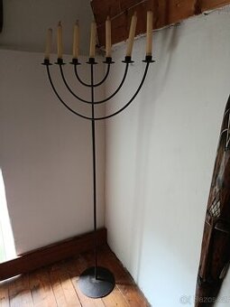 Černý 123 cm vysoký svicen se svíčkami