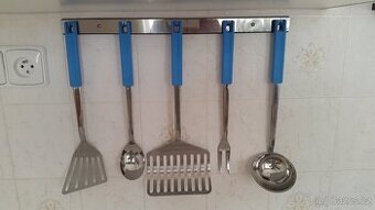 Závěsné kuchyňské nářadí