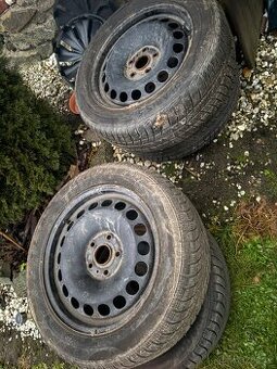 2 krát Barum Polaris 5 a 2 krát Goodyear zimní pneu