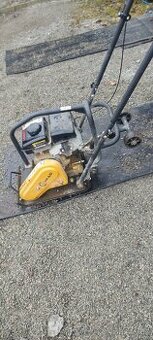 Prodám motorovou vibrační desku.