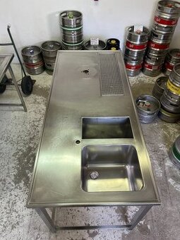 Nerezový výčepní stůl č.1