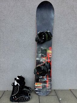 Snowboard GRAVITY, 155 cm + boty