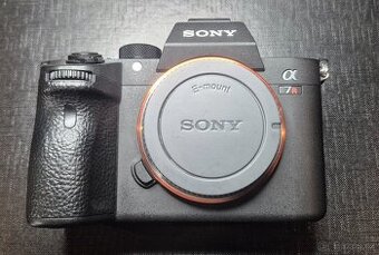 SONY A7R III